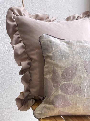 Декоративная подушка Листья с руликом